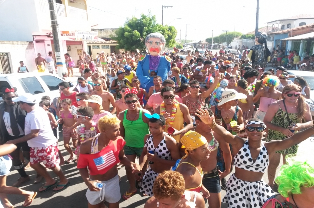 Shows e arrastões animam Carnaval de Pirambu Infonet Notícias de