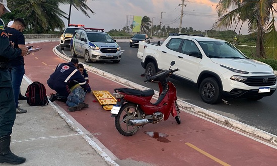 Condutor inabilitado cai de moto e fica ferido na SE 100 O que é