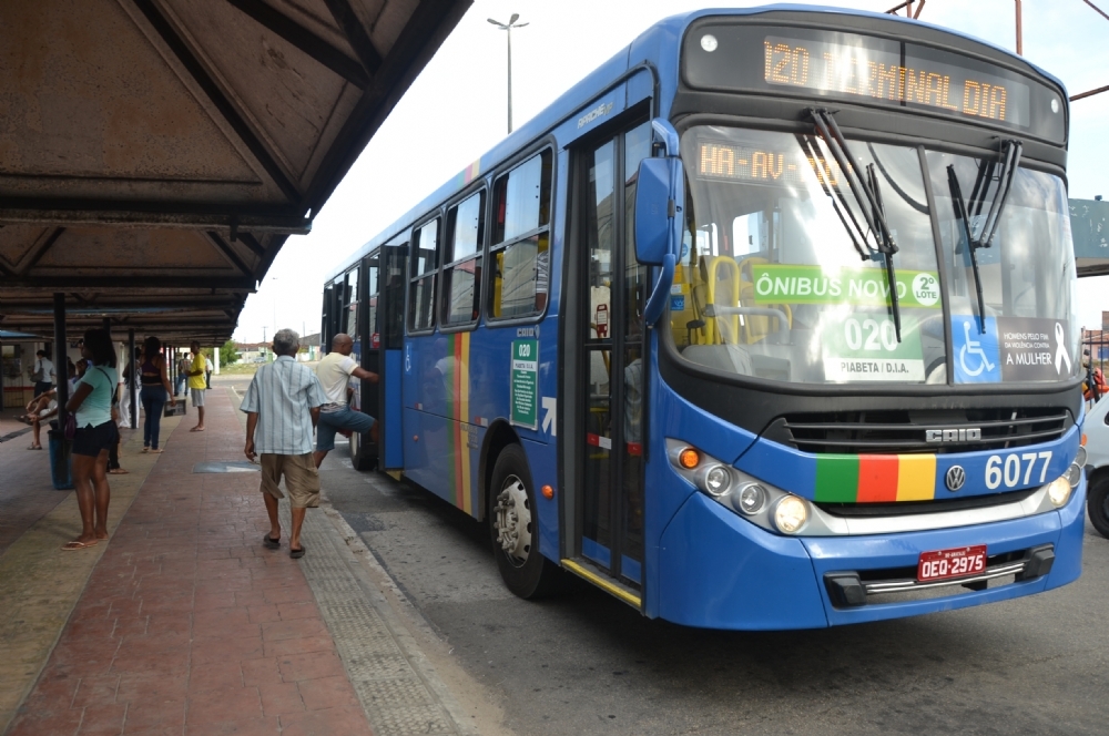 Três linhas de ônibus terão horários alterados aos sábados em