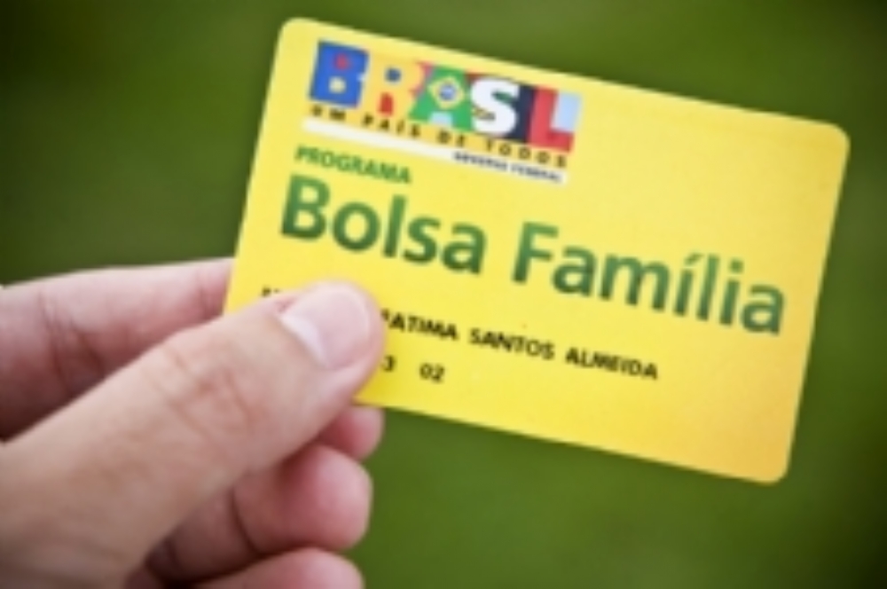 Caixa paga auxílio emergencial para beneficiários do Bolsa Família
