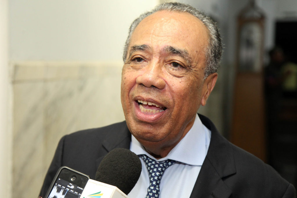 João Alves Filho continua internado e sem previsão de alta – Infonet