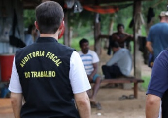 Lagarto: jovens são retirados de trabalho ilegal em casas de farinha - Infonet