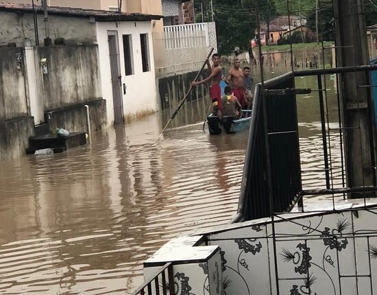 Chuvas inundam a cidade de Laranjeiras