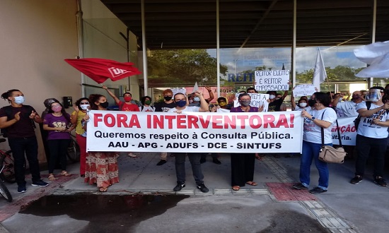 Servidores, estudantes e docentes protestam contra intervenção na UFS