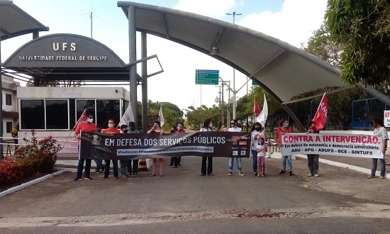 Sindicatos protestam contra intervenção na UFS e reformas do Governo