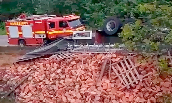 Acidente com caminhão causa uma morte em Indiaroba