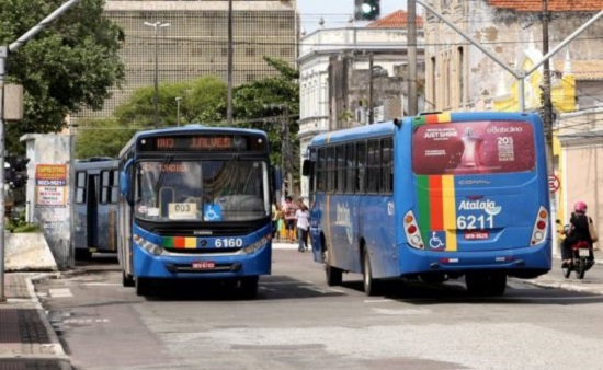 MPs orientam que passageiros sejam transportados sentados nos ônibus