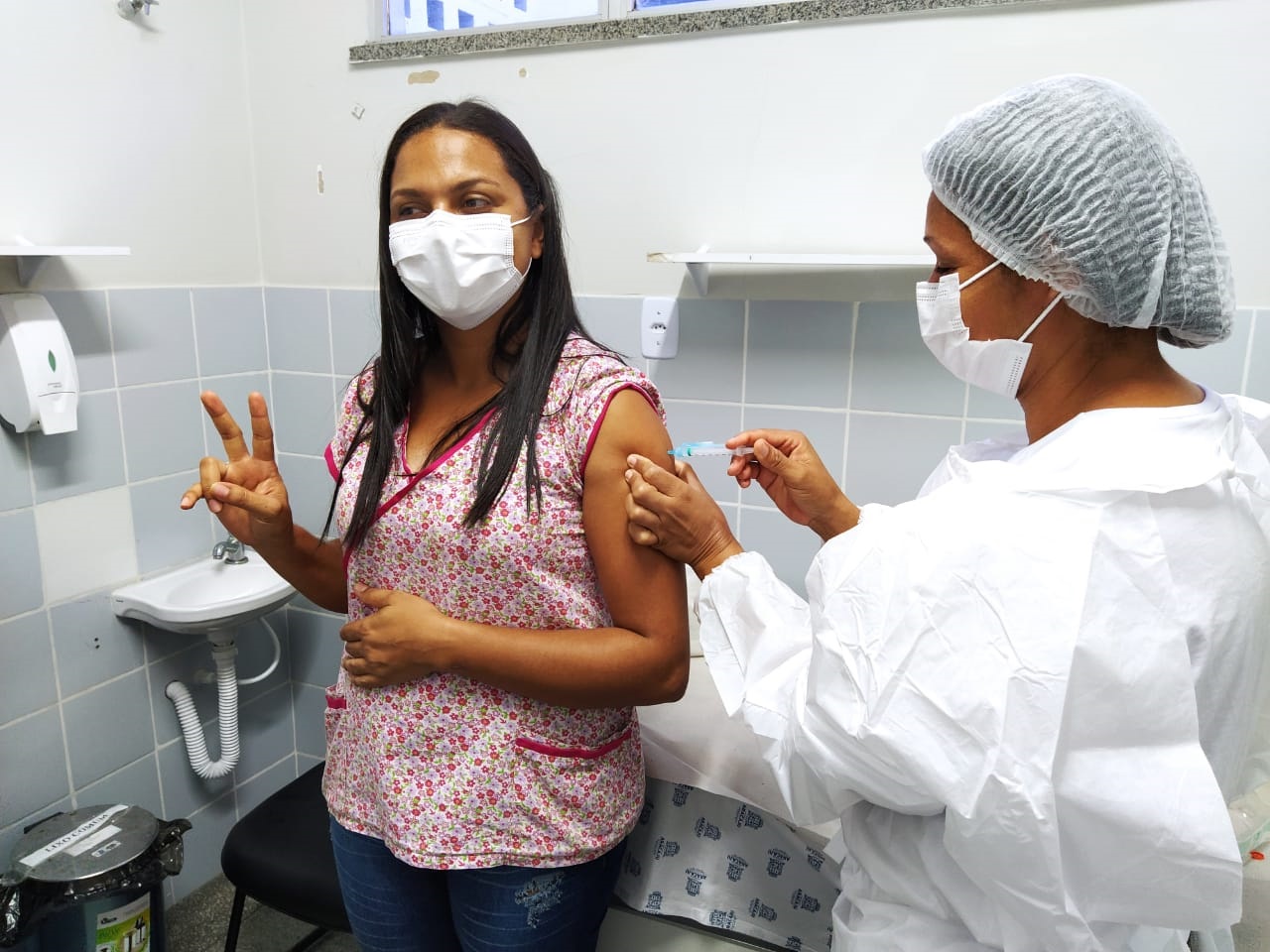 PMA deve vacinar cerca de 2 mil profissionais de saúde neste sábado