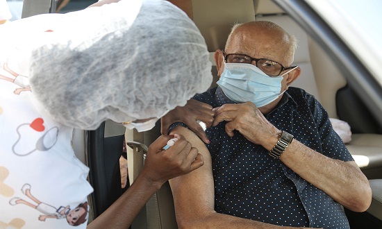 Aracaju inicia vacinação de idosos a partir de 74 anos nesta sexta