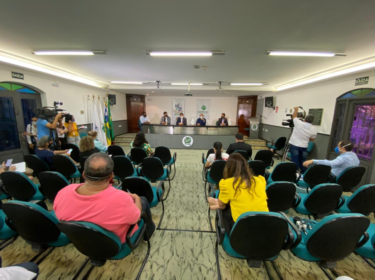 Entidades médicas criticam “lentidão” da vacinação em Aracaju