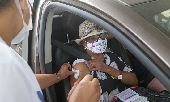 Sem novas doses, Aracaju suspende vacinação em idosos nesta terça, 16