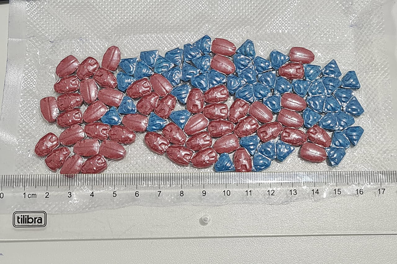 Homem é preso com 100 comprimidos de ecstasy na Coroa do Meio