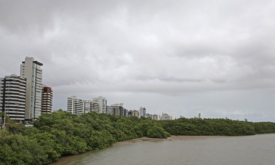Defesa Civil emite alerta de chuva e ventos fortes para Aracaju