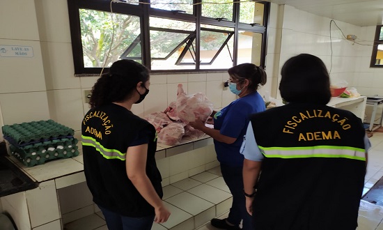 Polícia apreende animais em abatedouro clandestino em Lagarto