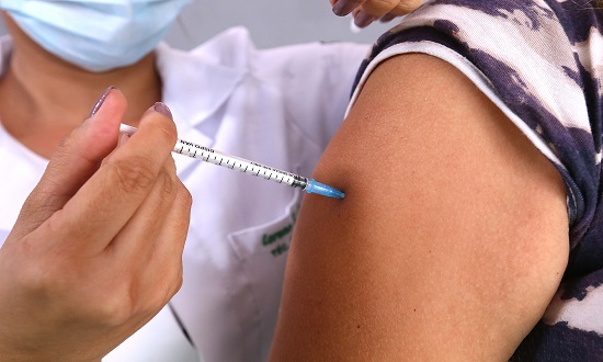 Aracaju começa a vacinar nesta sexta os jovens de 20 e 21 anos