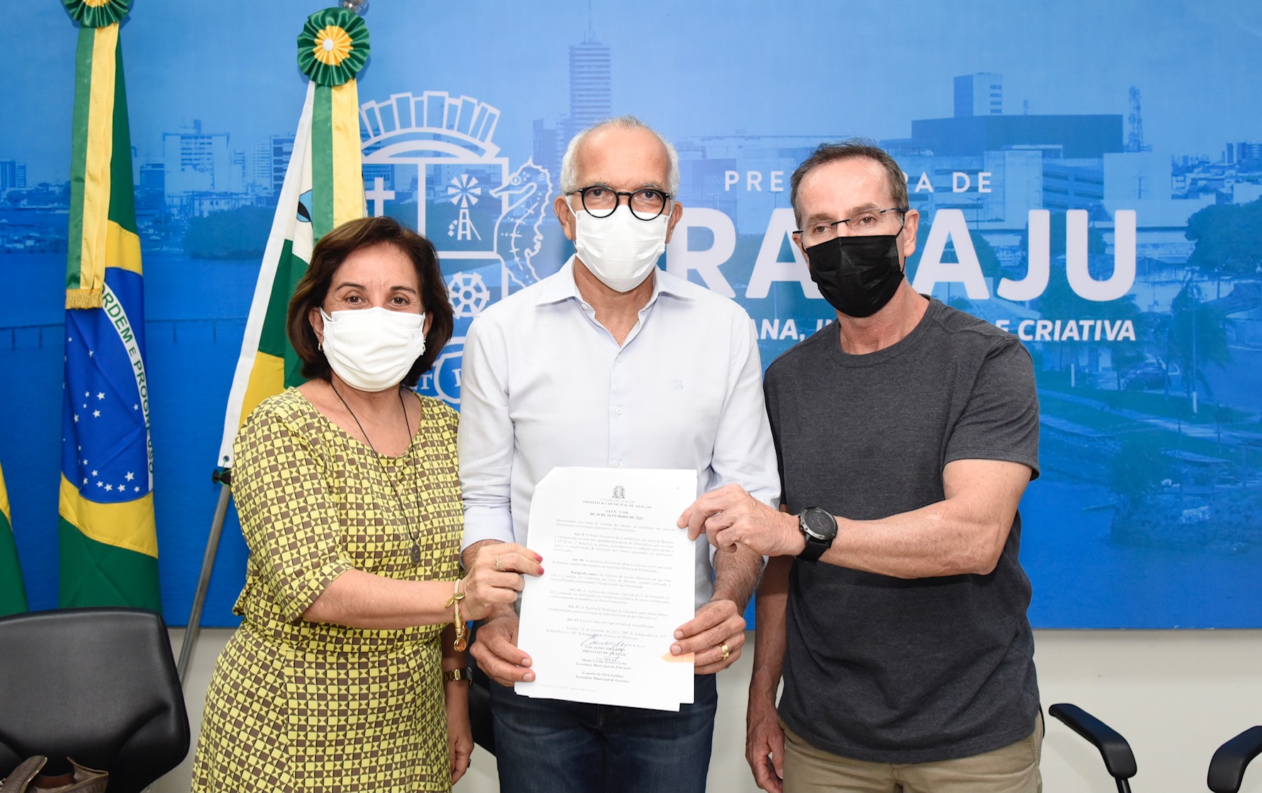 Prefeito de Aracaju sanciona lei que concede auxílio para professores