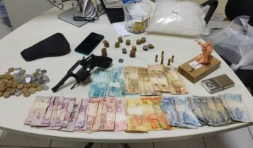Polícia prende suspeito de tráfico e apreende drogas, dinheiro e arma
