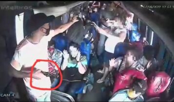 Homem armado rouba passageiros durante viagem em micro-ônibus