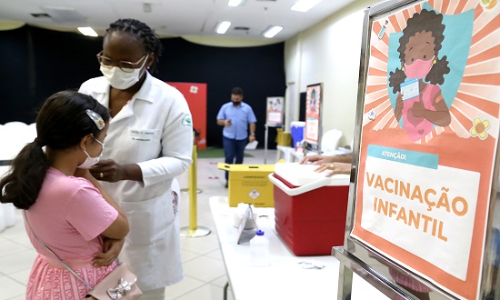 Shoppings terão vacinação contra pólio e covid-19 nos dias 28 e 29