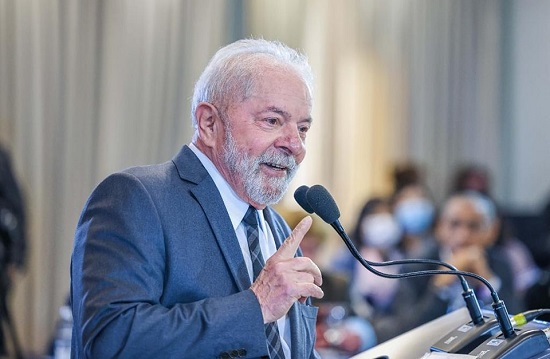 Com mais de 50% dos votos, Lula é eleito presidente do Brasil