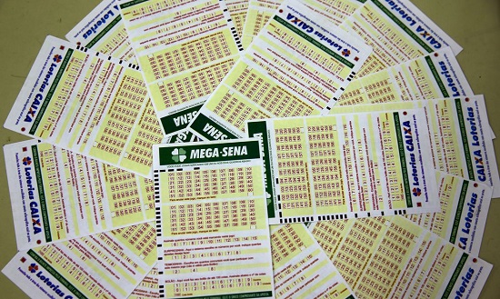Mega-Sena acumula e poderá pagar R$ 300 milhões neste sábado (1º) 