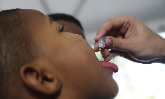 Ministro da Saúde pede que pais vacinem filhos contra a poliomielite