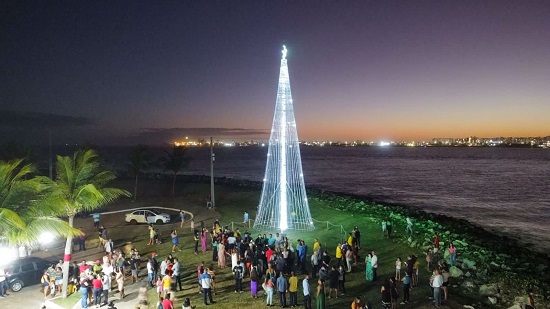 Árvore de Natal Iluminada é inaugurada na Atalaia Nova - O que é notícia em  Sergipe