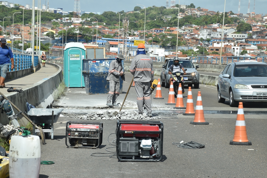 Manutenção na Rua Raimundo Alves de Oliveira