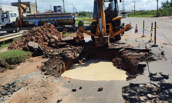 Rede se rompe pela 3ª vez e bairros ficam sem água em Aracaju