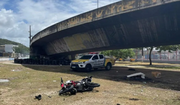 Motociclista sofre lesões após cair da ponte Aracaju-Barra