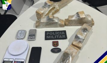 Polícia flagra homem com oito quilos de maconha em mochila