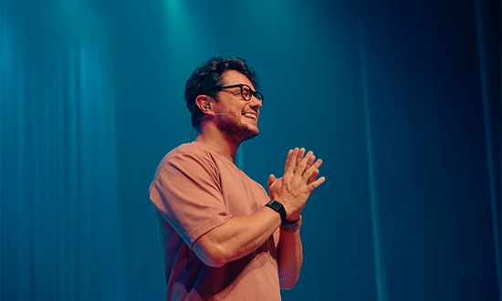 Evangelista Deive Leonardo chega a Aracaju em julho com turnê mundial