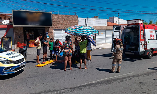 Duas mulheres ficam feridas após moto atingir fios soltos em Aracaju