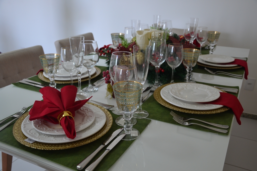 Confira dicas de como arrumar a mesa para ceia de Natal - O que é notícia  em Sergipe