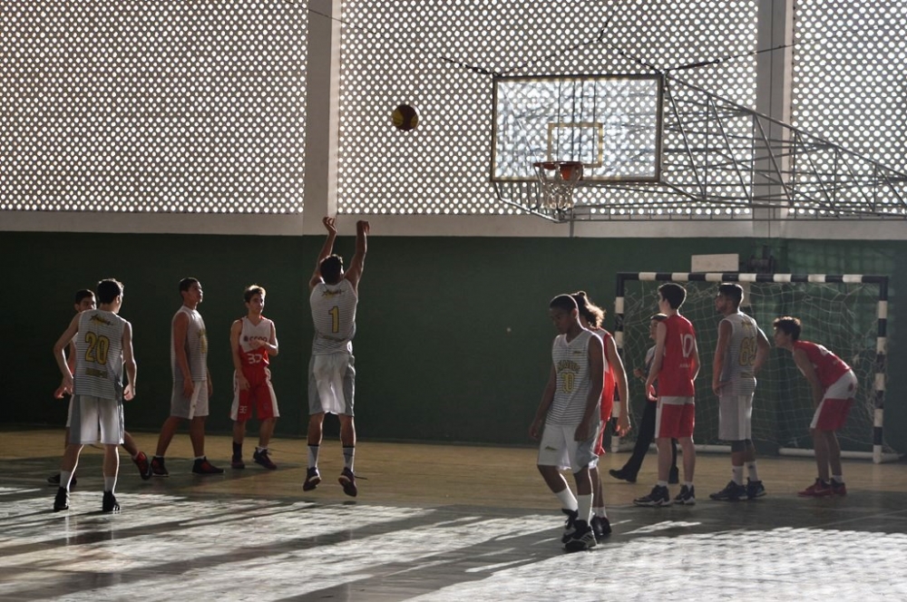 Basquete masculino define primeiros finalistas dos Jogos Escolares