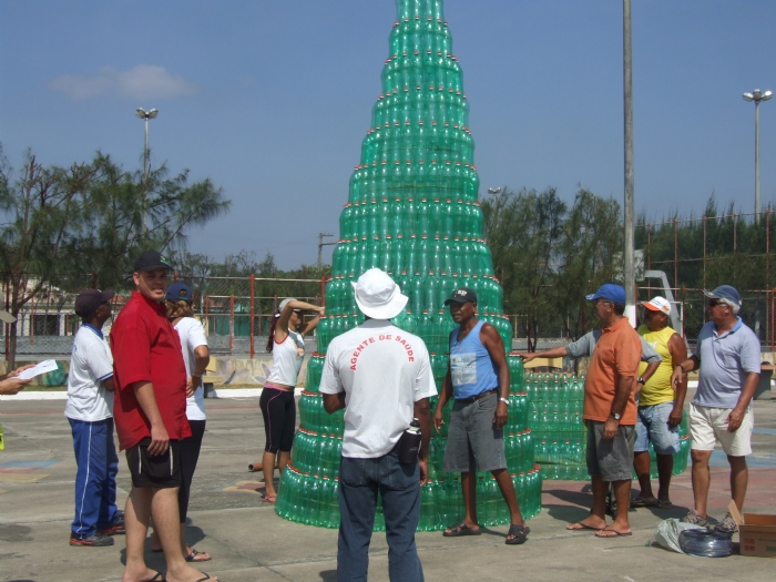 Árvore de Natal feita com garrafas PET é montada no Santa Lúcia - O que é  notícia em Sergipe