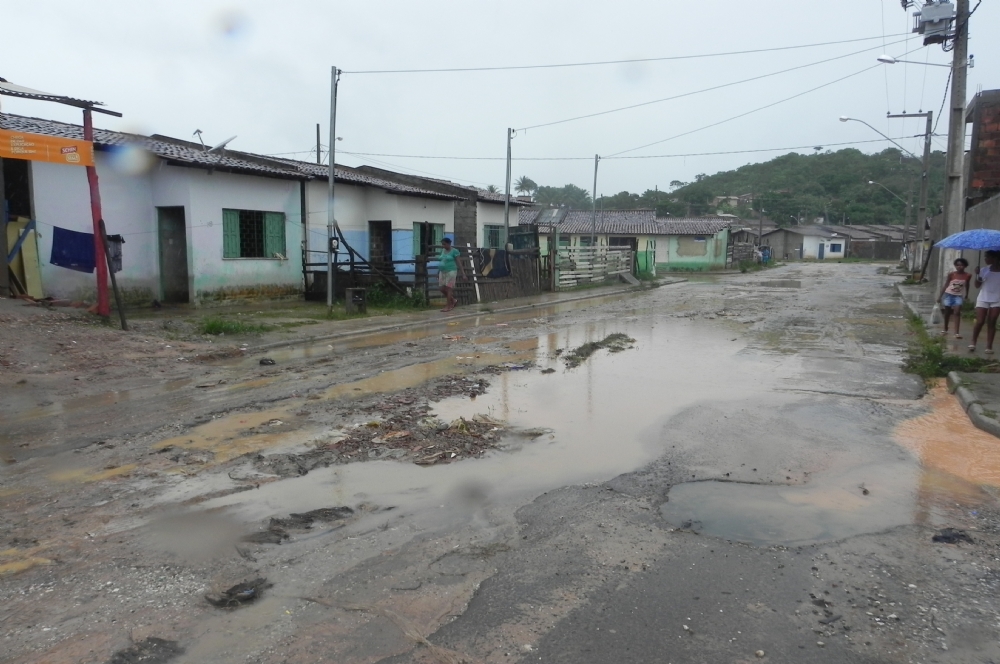 Coqueiral: Chuva Inunda Casas E Moradores Perdem Móveis - O Que é ...