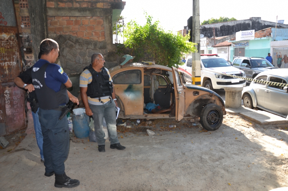 Morador de rua é encontrado morto dentro de fusca - O que é notícia em  Sergipe