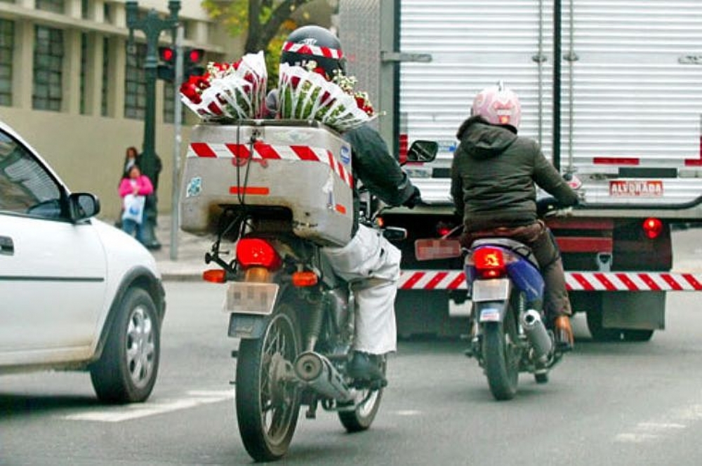 Equipamentos de segurança obrigatórios para motoboy e moto taxista