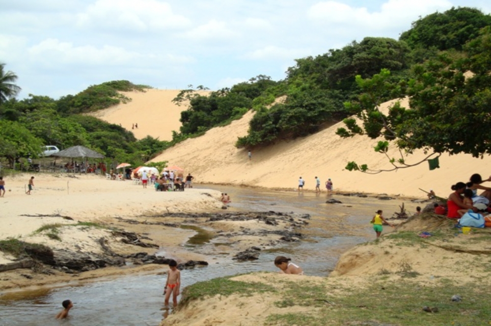 Pirambu (SE): Praia, dunas e cachoeira - O que é notícia em Sergipe