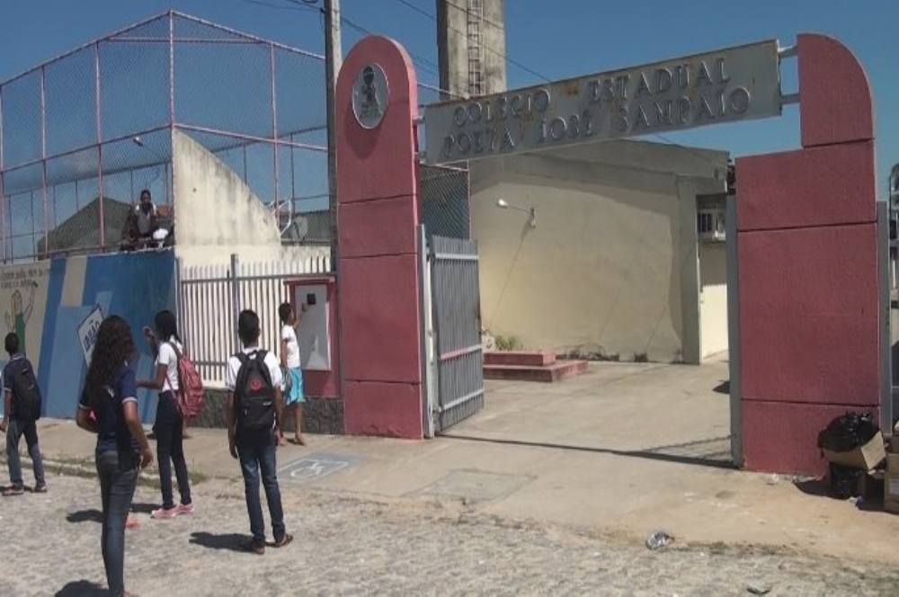 Alunos estudam no calor no Parque dos Faróis O que é notícia em Sergipe Alunos estudam no calor no Parque dos Faróis O que é notícia em Sergipe