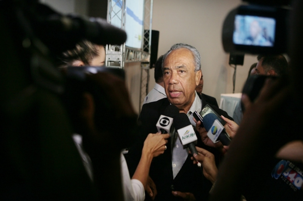 João Alves Filho concede aumento de 5% para servidores - O que é