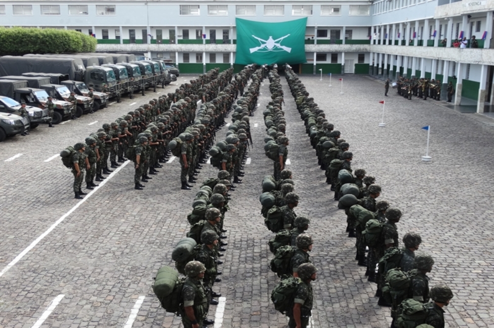 Reservistas do Exército são convocados para receber treinamento